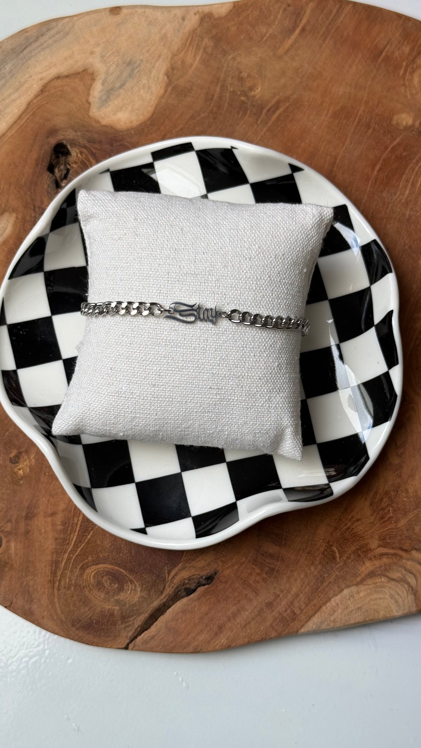 Stay bracelet pre-Order